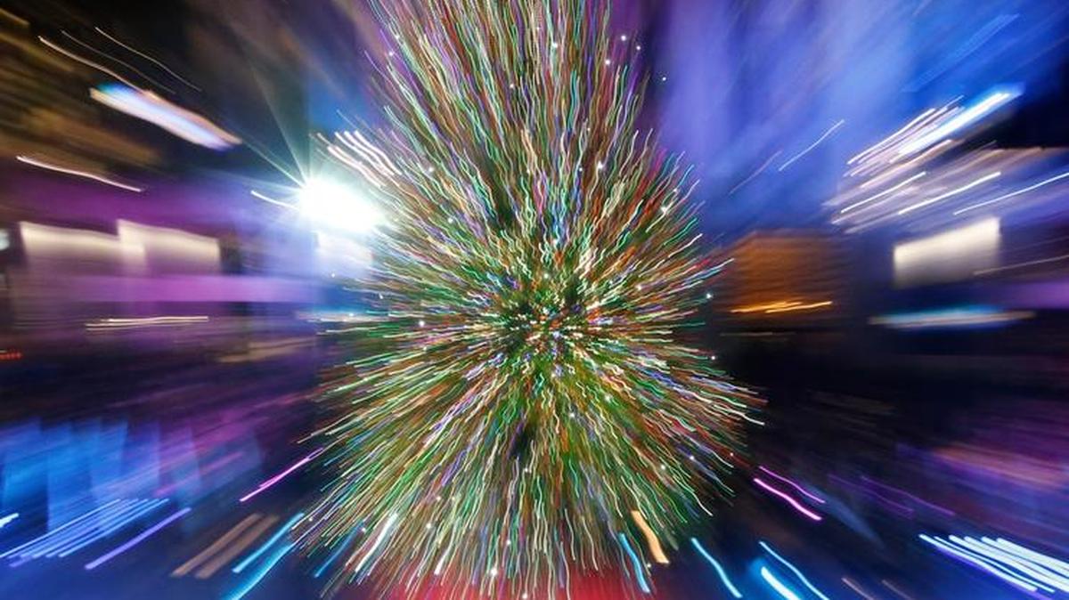 The Christmas tree lighting in Visalia will take place 5:30-8 p.m. in Lincoln Oval Park.