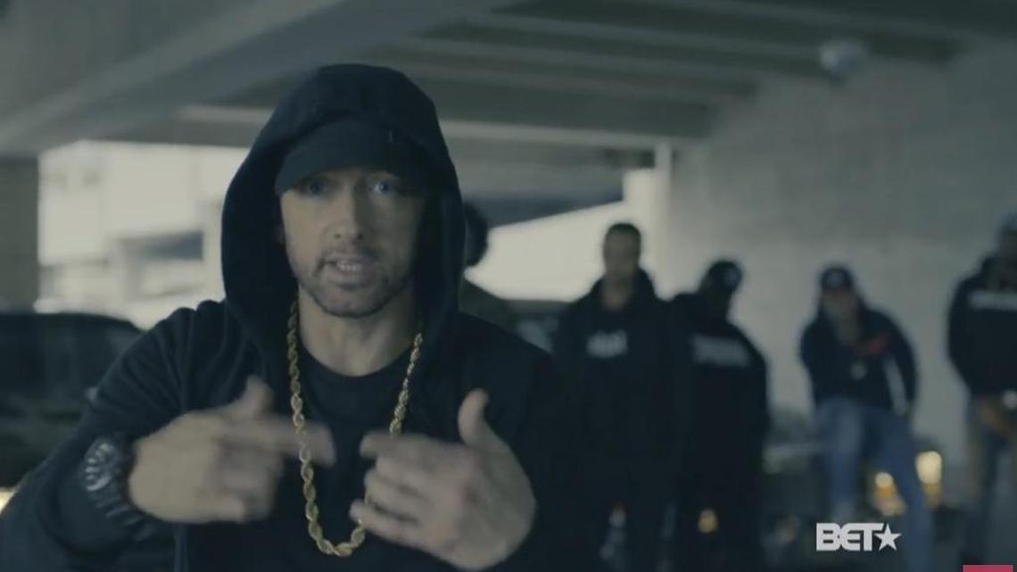 Hip hop artist Enimem called out President Donald Trump during a freestyle rap that was part of the BET Hip Hop Awards on Tuesday. Enimem lit up Trump spending more time criticizing NFL players for kneeling during the national anthem rather than garner support to help hurricane victim in Puerto Rico.