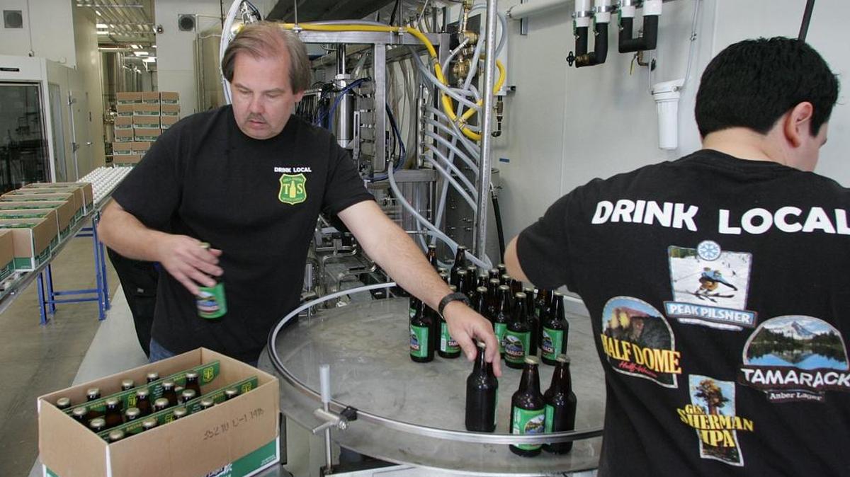 Brewmaster Kevin Cox, left, and brand manager Michael Cruz pack bottles of Tamarack Amber Lager on the first day of operation at the Tioga-Sequoia Brewing Co. in this 2011 photo. Tours of the Fresno brewery will be held Sunday.