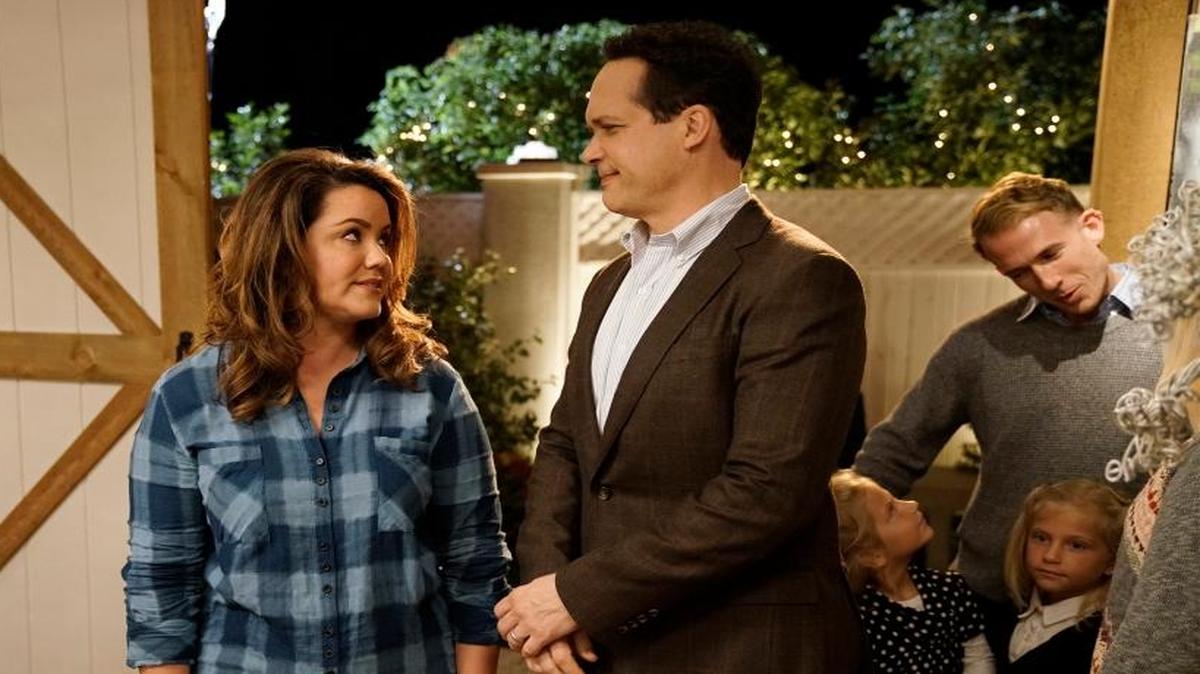 When Anna-Kat draws a super plus-sized portrait of Katie for the school art show, Katie (Katy Mixon) sets out to retrieve it with her husband (Diedrich Bader).