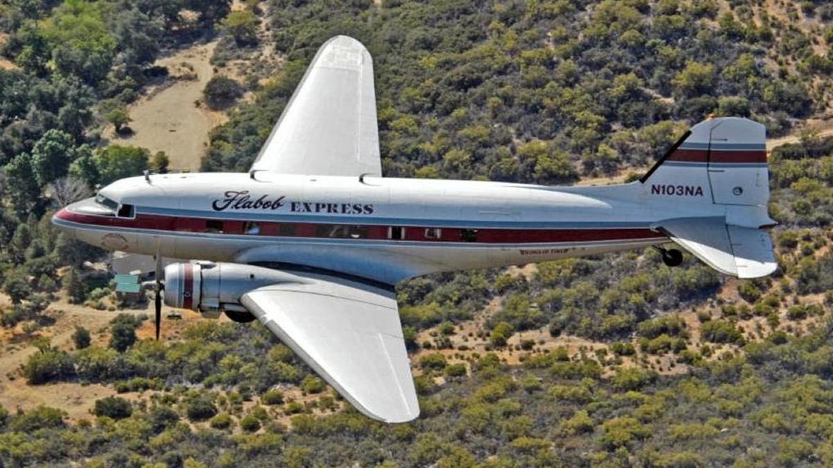 Flights aboard a DC-3 will be available today at Chandler airport.