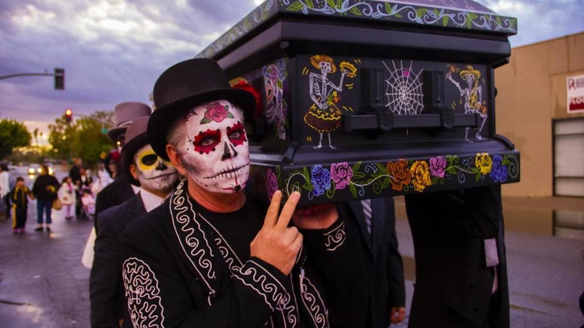 Fresno Underground Art hosts a Dia de los Muertos art exhibit and celebration.