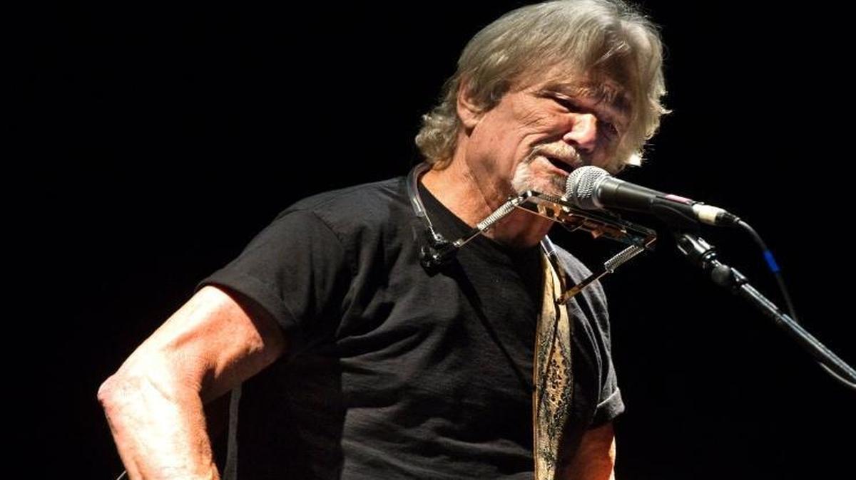 Kris Kristofferson performs during a United Farm Workers' 50th anniversary concert in 2012 on a Monday night at Stockton’s Bob Hope Theatre. The country icon will play Tuesday, Nov 15 at Fresno’s Tower Theatre.