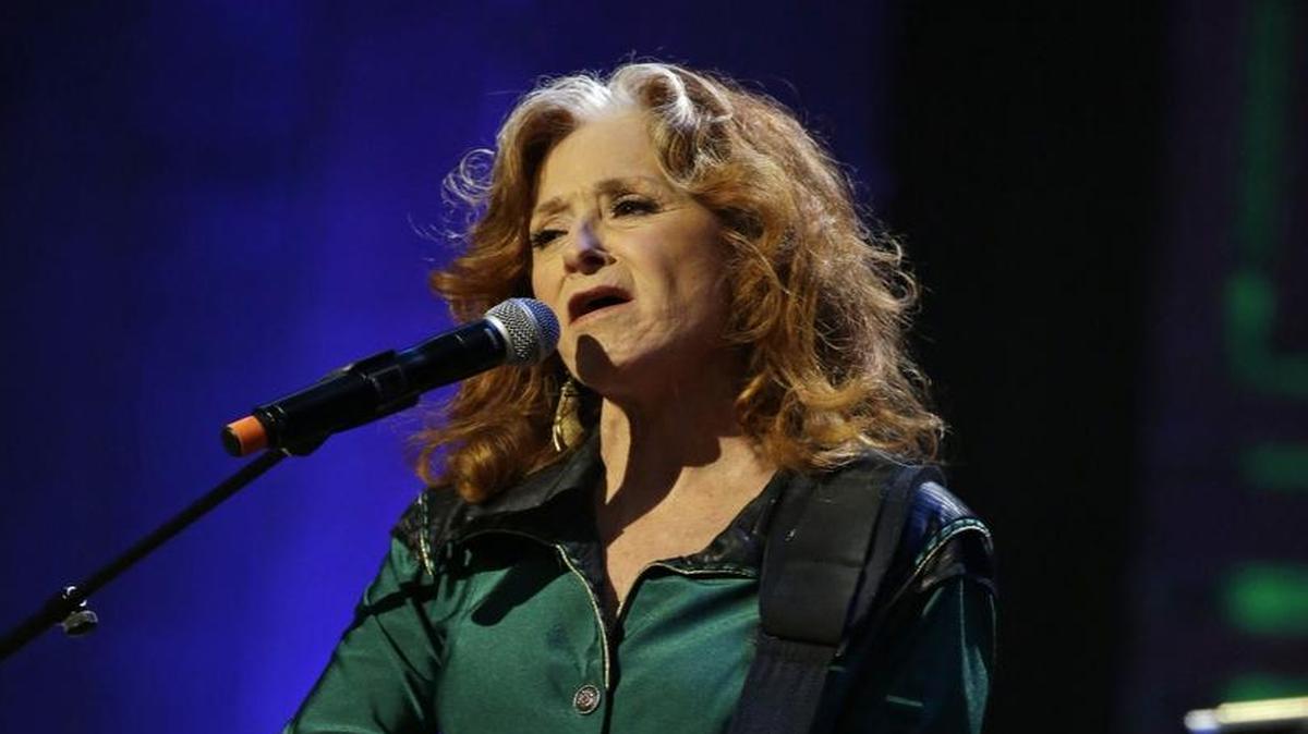 Bonnie Raitt performs at the Americana Music Association Honors & Awards Show Wednesday, Sept. 21, 2016, in Nashville, Tenn. The blues songstress plays Fresno Warnors Theatre on her upcoming Dig Deep tour.