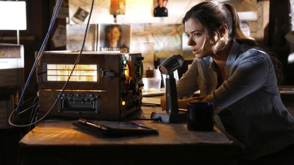 Peyton List stars in “Frequency,” a new CW drama about a father and daughter who communicate although separated by two decades.
