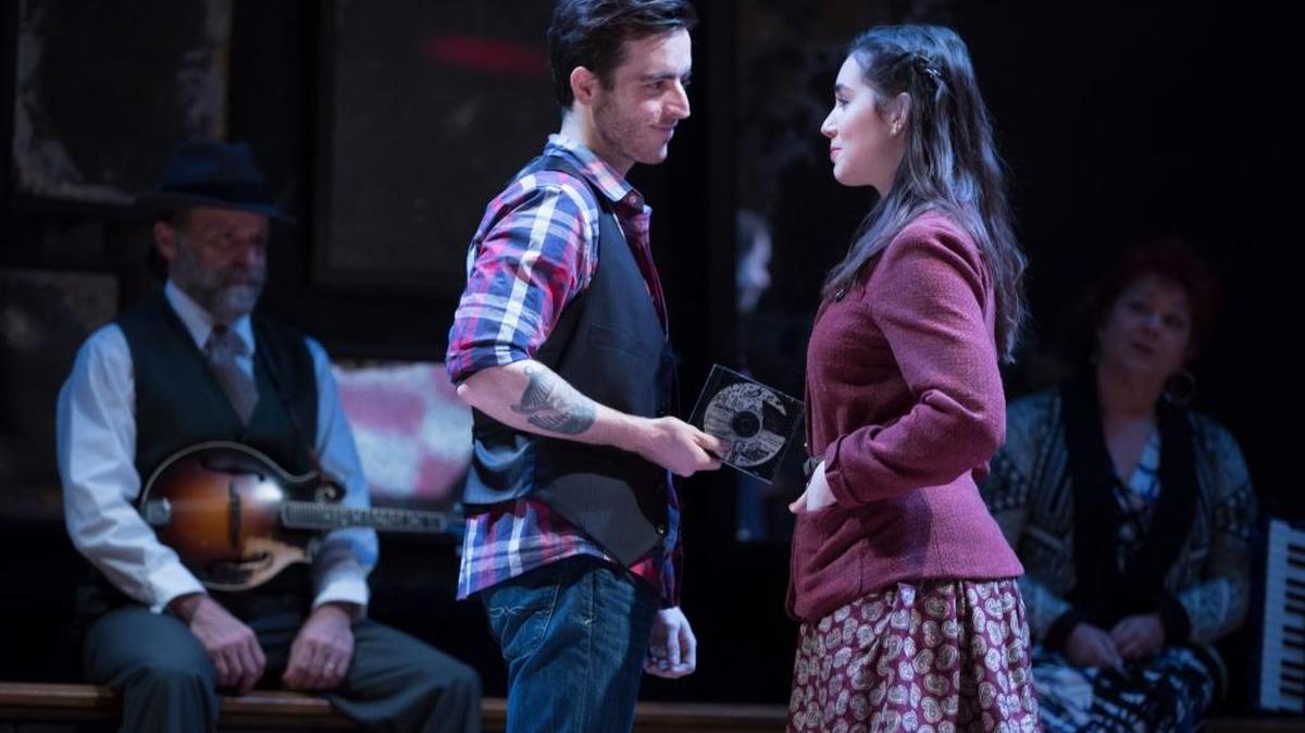 Sam Cieri and Mackenzie Lesser-Roy star in the national tour of ‘Once.’