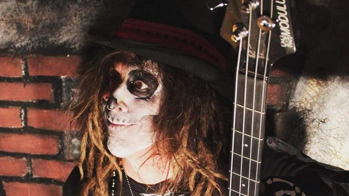 Gary Baxter, as Mr. Holly Woods plays with his band The Dead Enders, Oct. 6, 2018 at Full Circle Brewing Company.