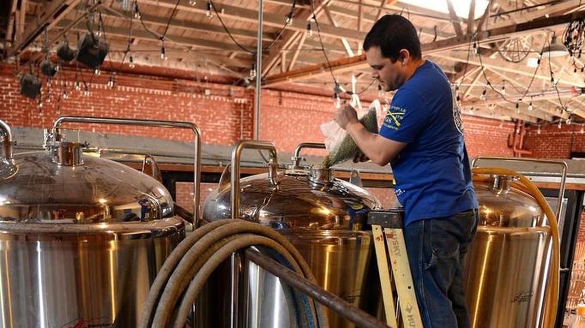 Full Circle Brewing Co. hosts an open house tonight.