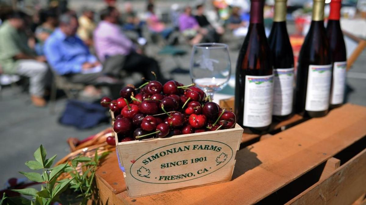 Simonian Farms, on the southeast corner of Clovis and Jensen avenues, hosts fruit and wine tasting today.