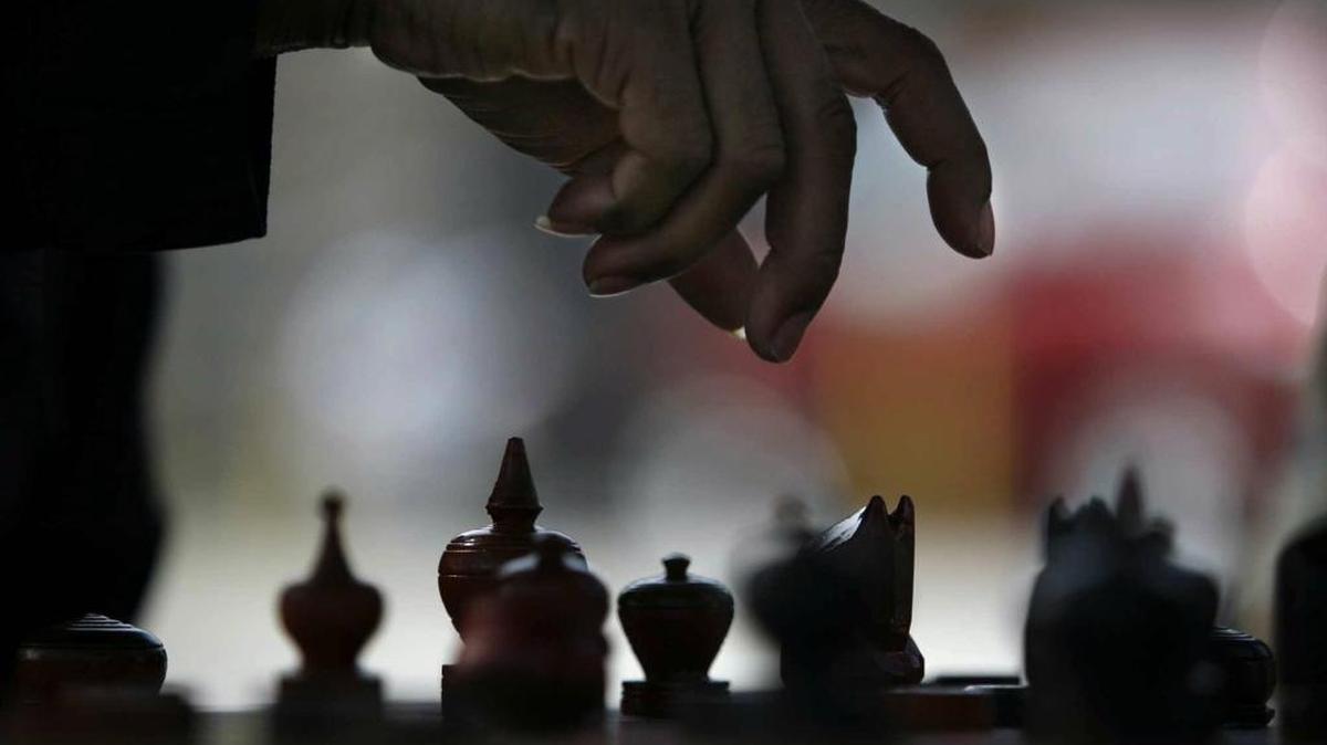 Carl’s Jr. will host the Fresno Chess Club in action for watchers and participants.