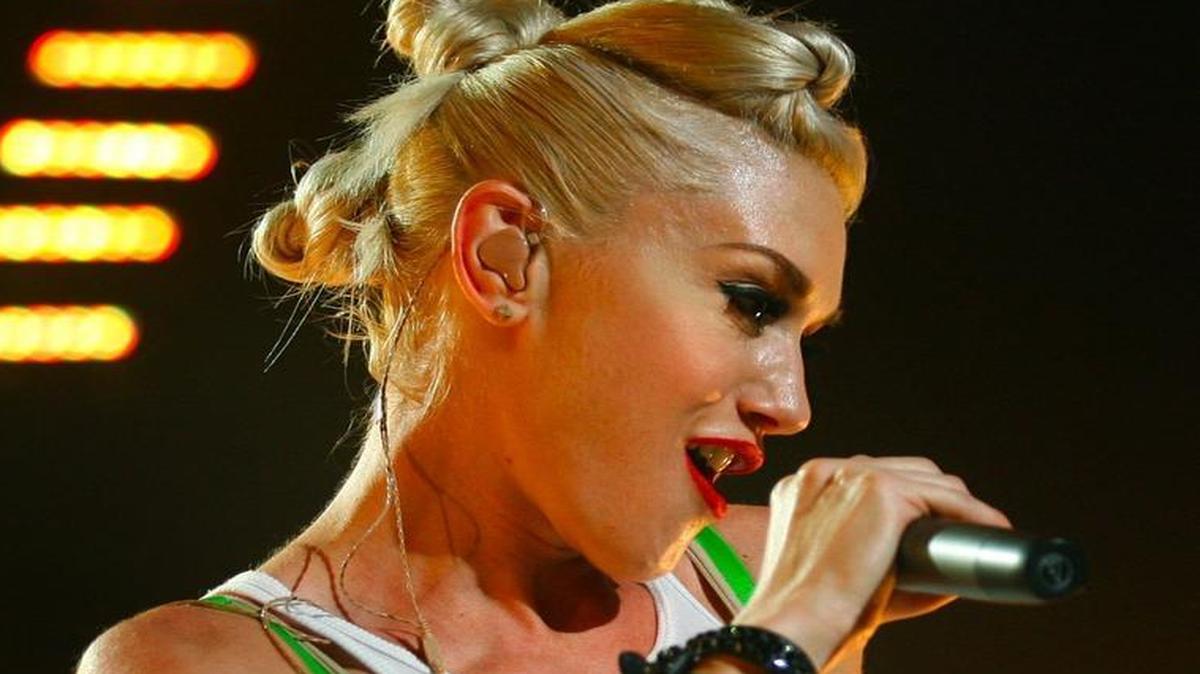 No Doubt’s Gwen Stefani performs for the crowd at the Save Mart Center on Tuesday, May 19, 2009.
