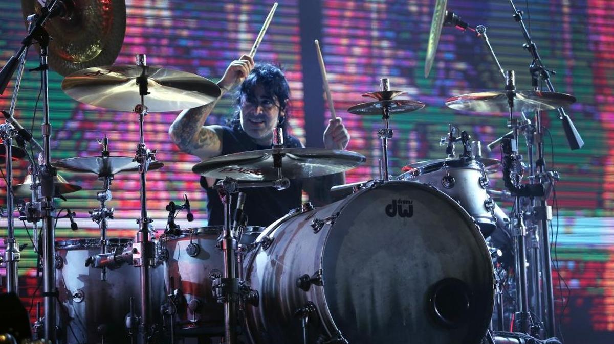 Drummer Alex González performs during Maná’s “Cama Incendiada” tour in June 2013 at Sleep Train Arena in Sacramento.