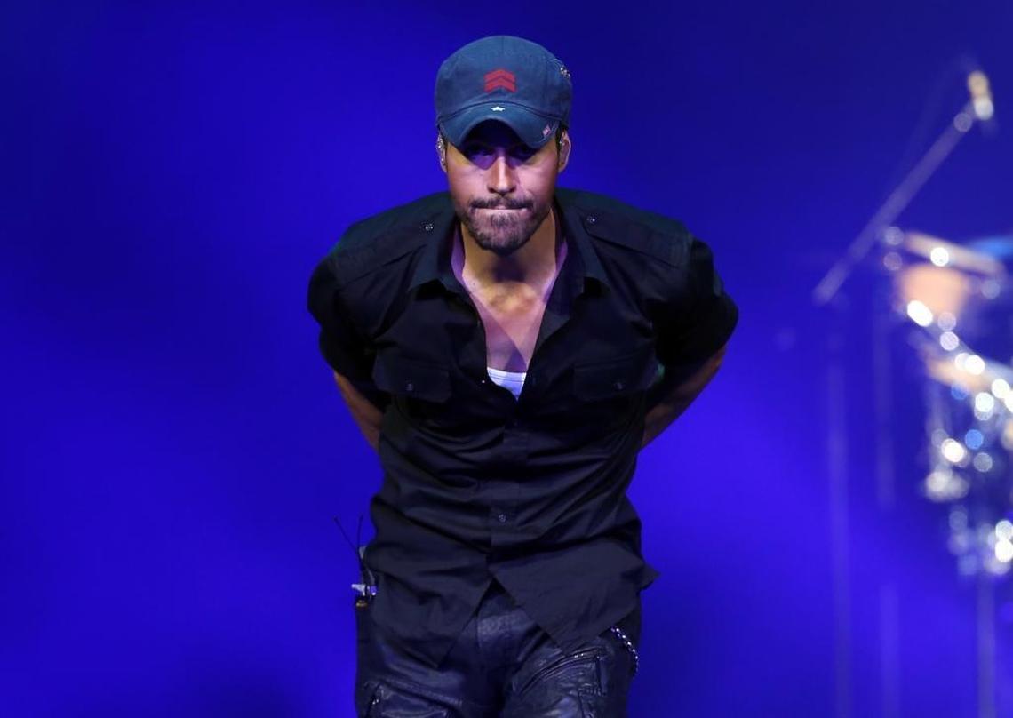 Enrique Iglesias actúa en el Save Mart Center de Fresno el 20 de octubre de 2017. Pitbull también actuó por separado después de Iglesias.