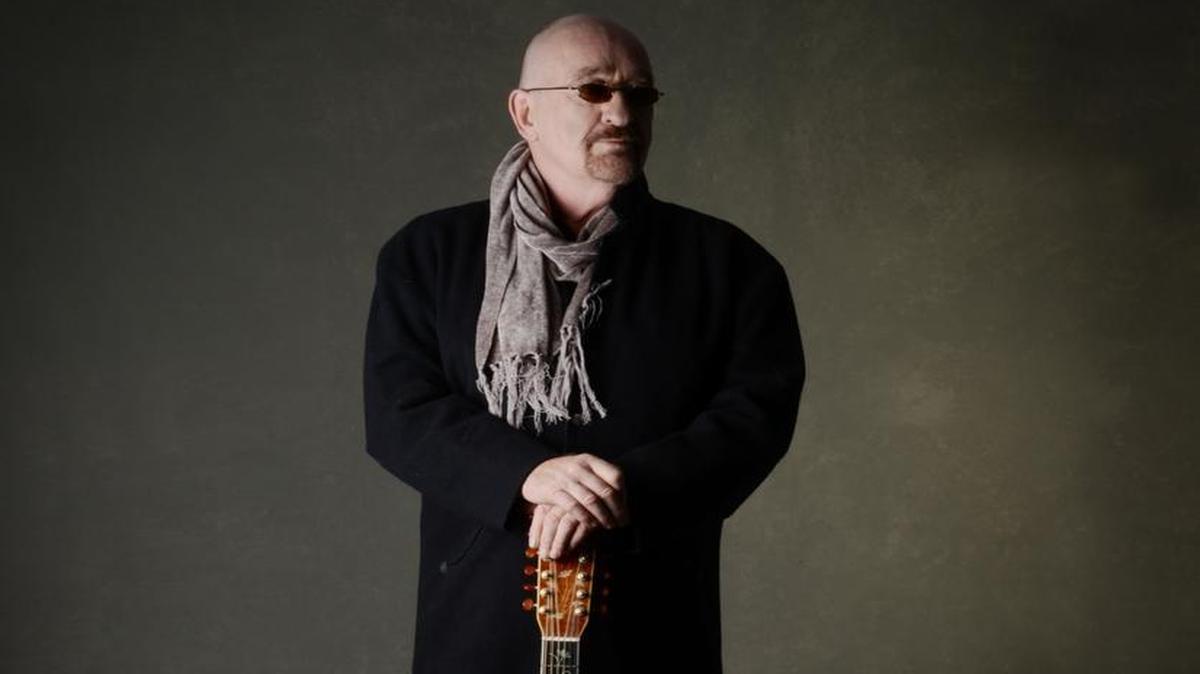 Guitarist Dave Mason brings his Traffic Jam show to Fresno, Thursday, Jan. 7, at the Tower Theatre.