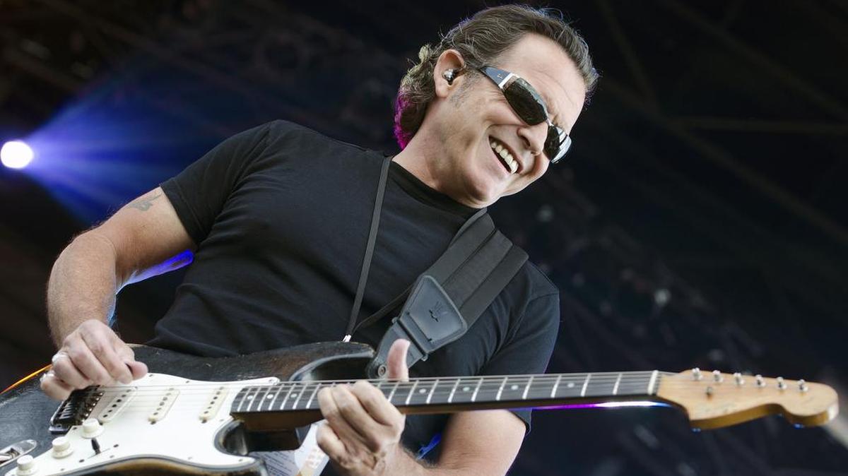 Tommy Castro & the Painkillers perform at Fulton 55.