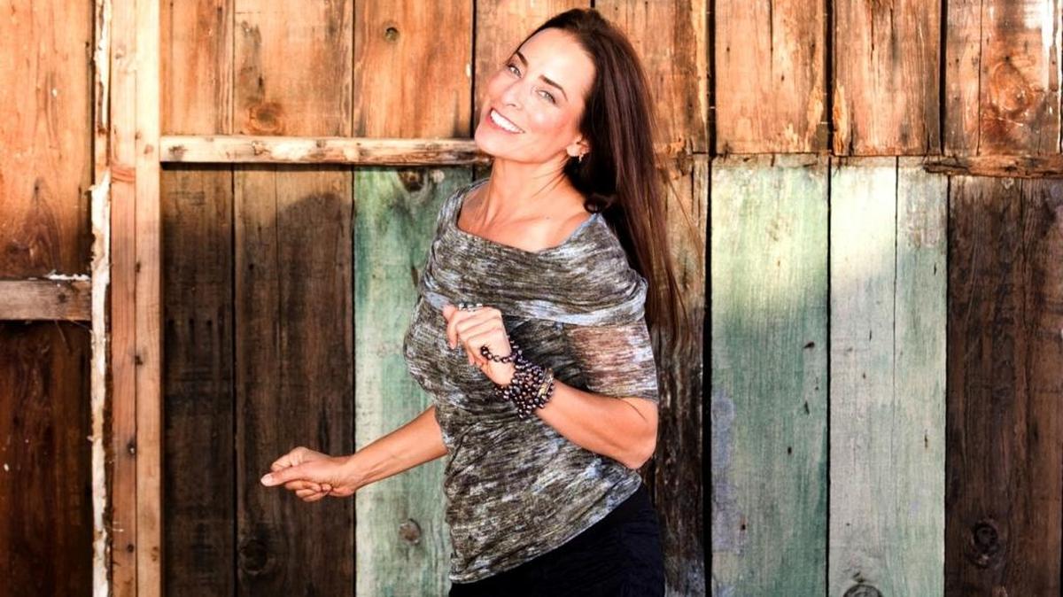 Jazz Fresno presents vocalist Jenna Mammina tonight at Woodward Park Regional Library