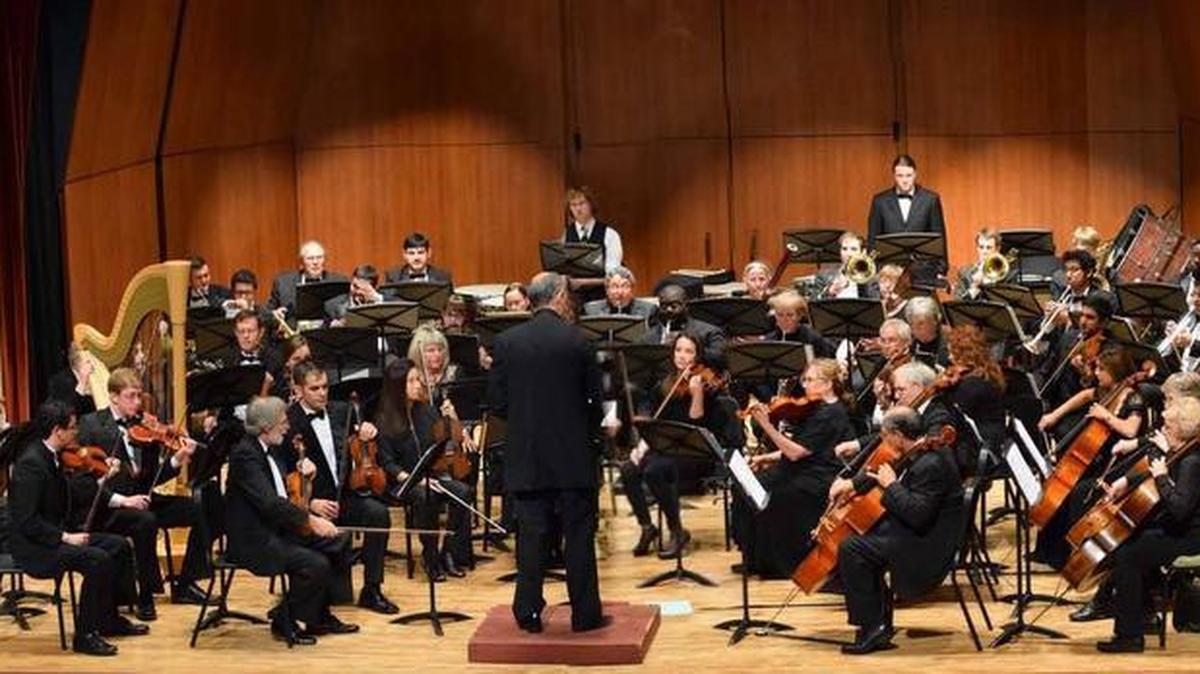 
Fresno City College Orchestra performs at Old Administration Building Tuesday, Oct. 6.

