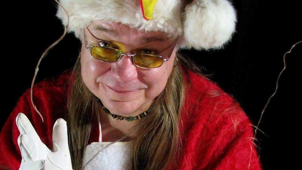 Nate Butler of Full Circle Brewing Company is inviting people to help decorate the bar’s tree, watch classic holiday cartoons, sing Christmas carols and more.
