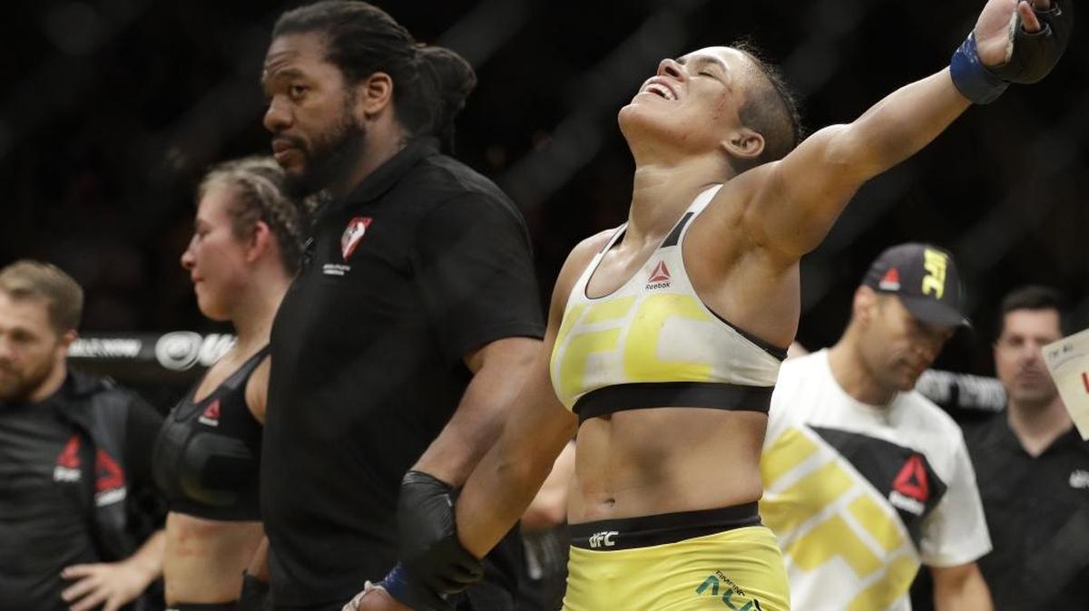 Amanda Nunes faces Ronda Rousey at UFC 207.