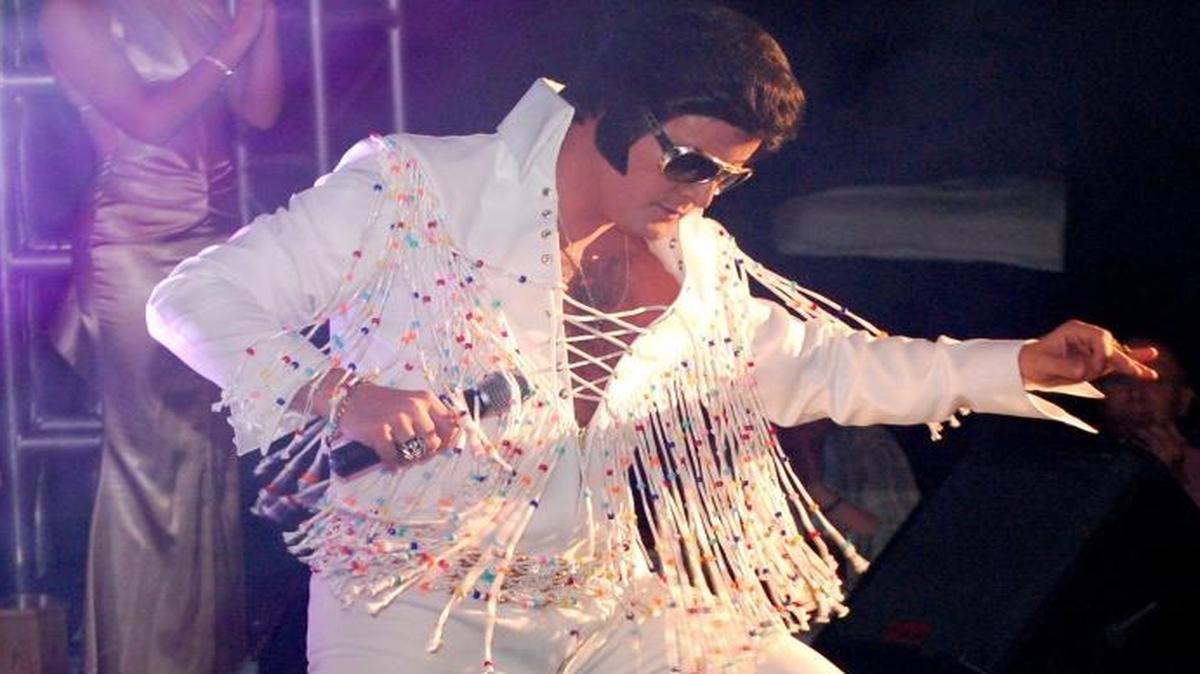 Jeremy Pearce brings his Elvis tribute show to DiCicco’s in Clovis tonight.