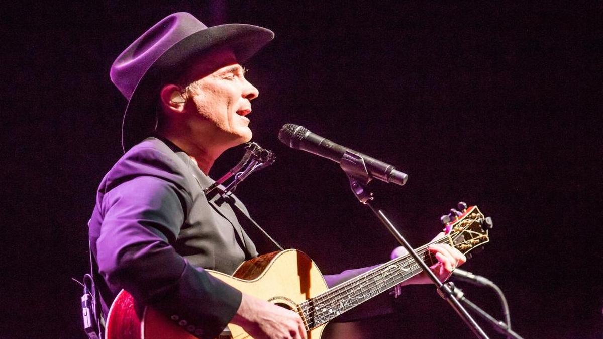 Clint Black performs an intimate concert tonight at Tachi Palace.