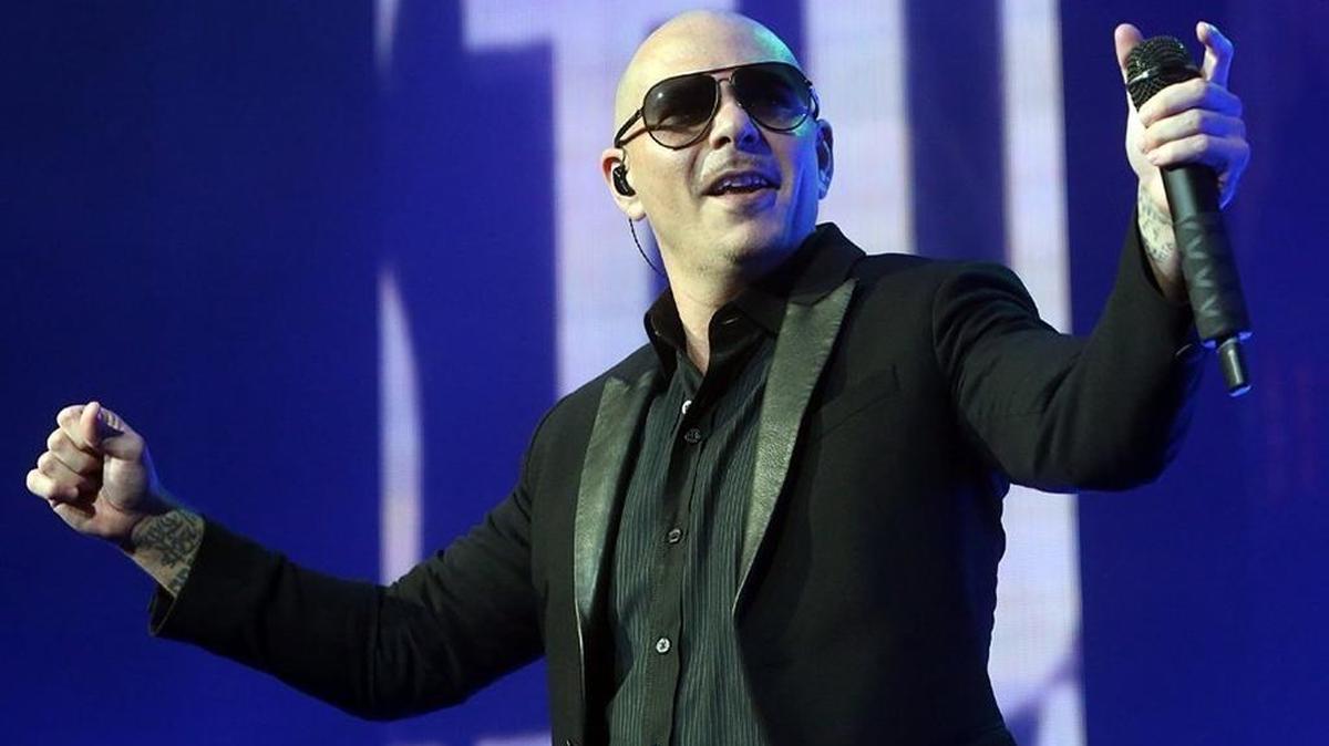 Pitbull and Enrique Iglesias perform at Save Mart Center on Friday night.