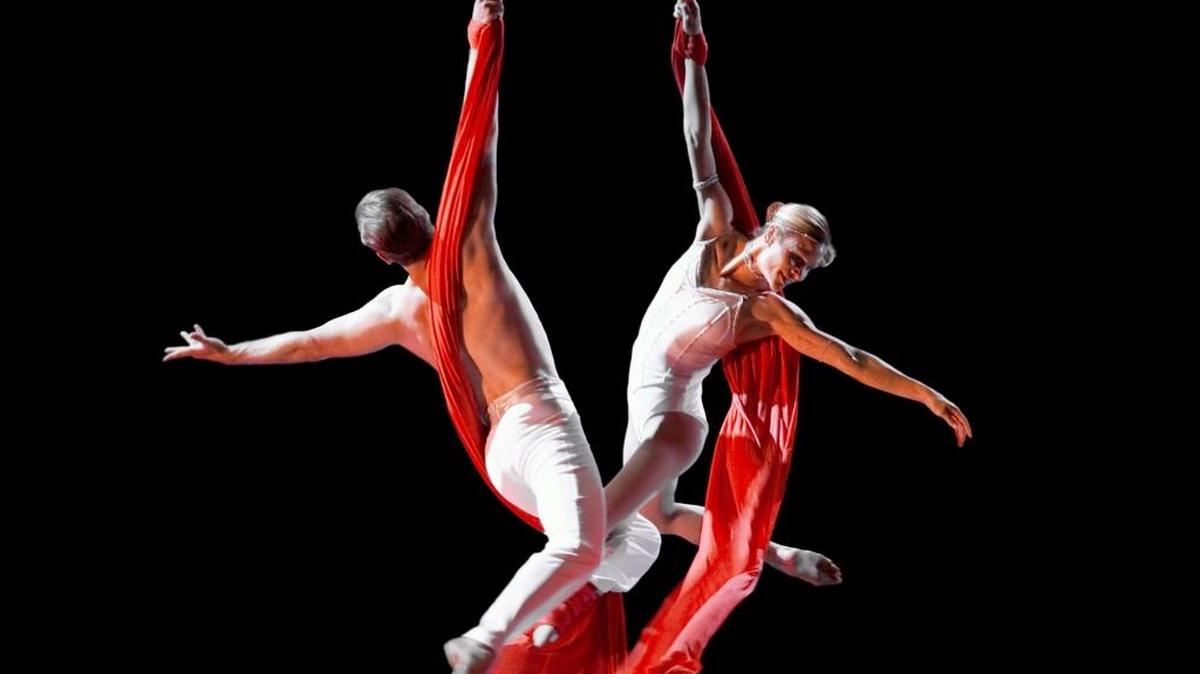 Cirque de la Symphonie will perform with the Fresno Philharmonic.