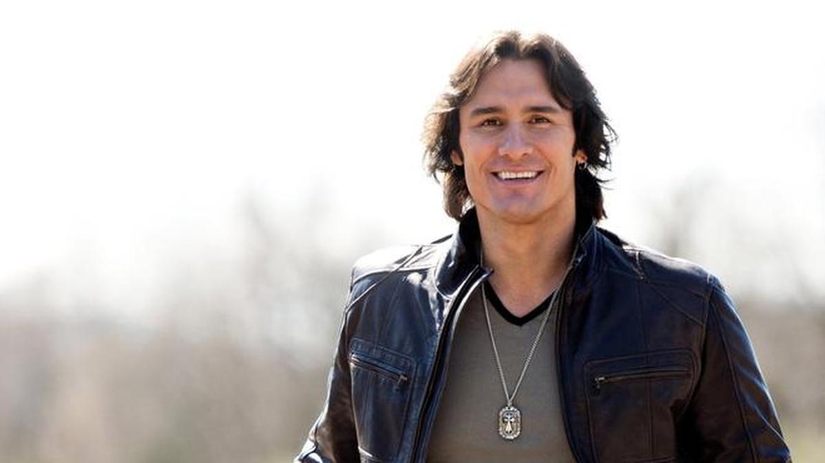 Country singer Joe Nichols performs at Tower Theatre.