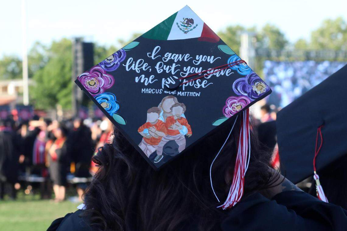 La Generación de 2023 rompió otro récord para el Fresno City College: 2,687 estudiantes fueron elegibles para participar en la ceremonia obteniendo 2,849 títulos. Ceremonia de graduación del Fresno City College, el viernes 19 de mayo, en el Ratcliffe Stadium.