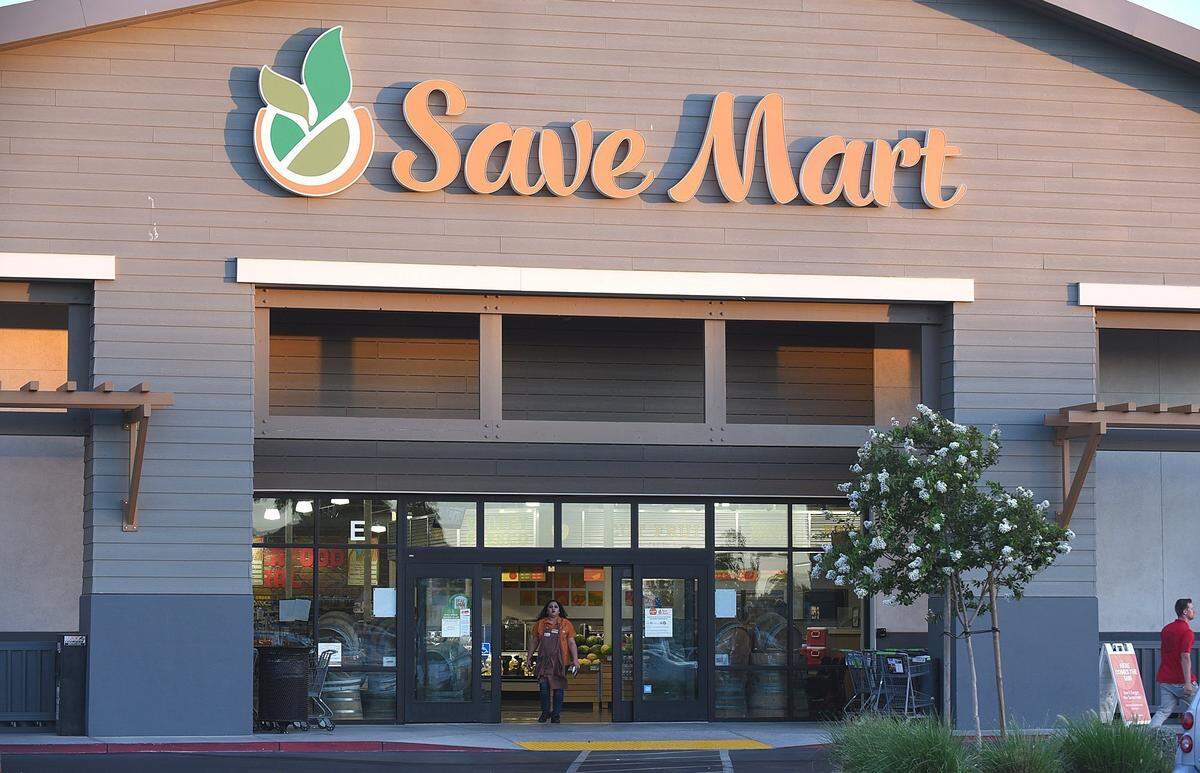 Save Mart Supermarket in Los Banos won first place for Favorite Bakery and Favorite Grocery Store in the Los Banos Enterprise Readers’ Choice Awards.