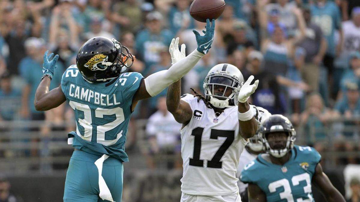 Raiders wide receiver Davante Adams makes a play for the ball against the Jaguars on Sunday, Nov. 6, 2022.