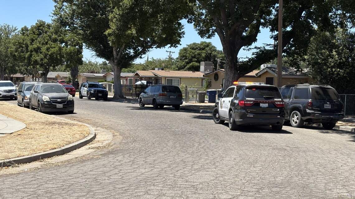 Man hospitalized after girlfriend allegedly stabbed him in neck, Fresno police say