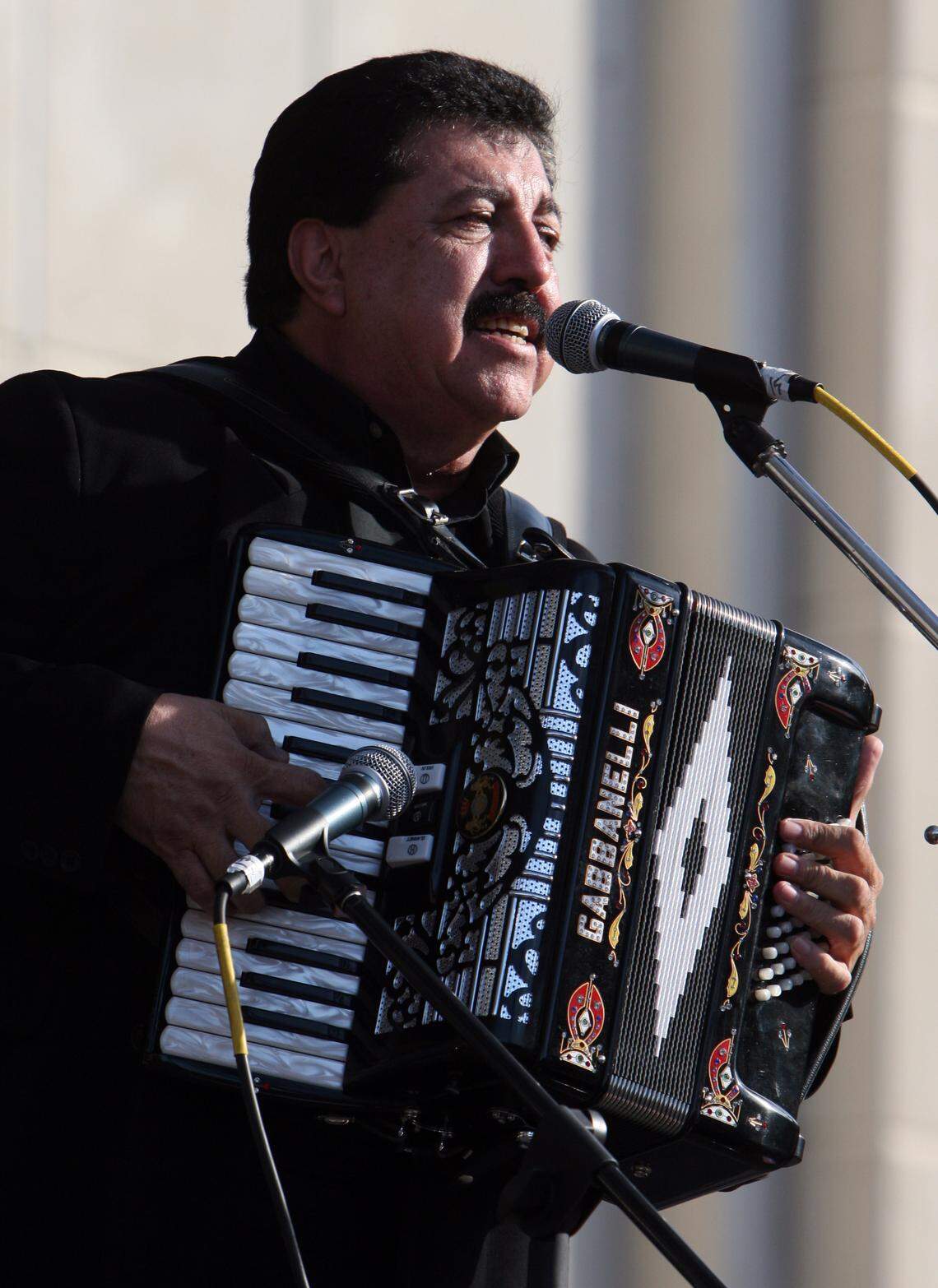 At a time when norteño bands used the button accordion, Rudy Flores employed the piano version. The founder of Los Humildes died Dec. 26 in Houston.