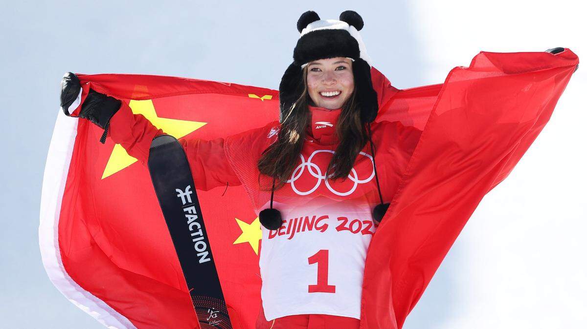 Gold medalist Eileen Gu of Team China poses during the Women’s Freeski Halfpipe flower ceremony during the Beijing 2022 Winter Olympics at Genting Snow Park on Friday, Feb. 18, 2022, in Zhangjiakou, China.
