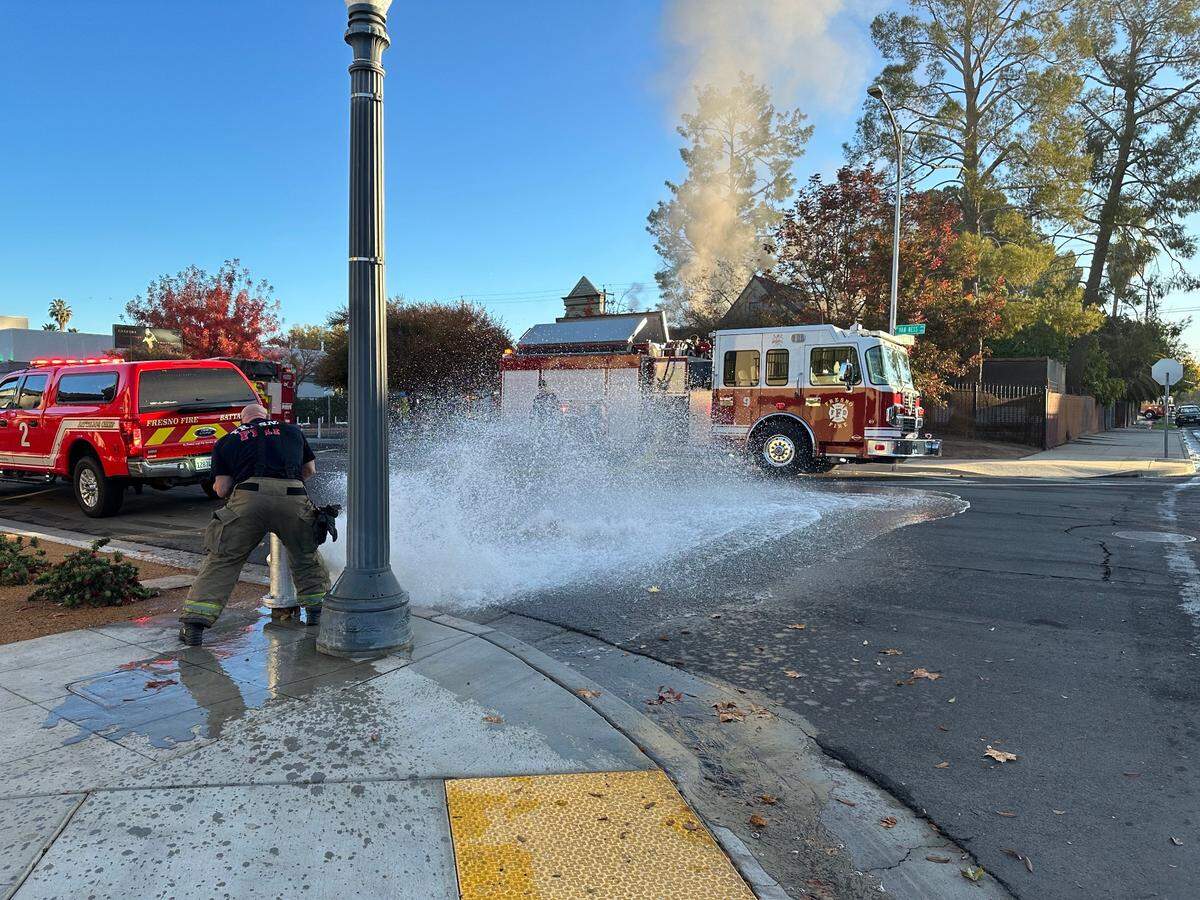 A fire that appeared to start in the kitchen Thursday, Nov. 16, 2023, damaged Oggi Cosi Si Mangia, an Italian restaurant, in Tower District, a Fresno Fire Department spokesperson said.