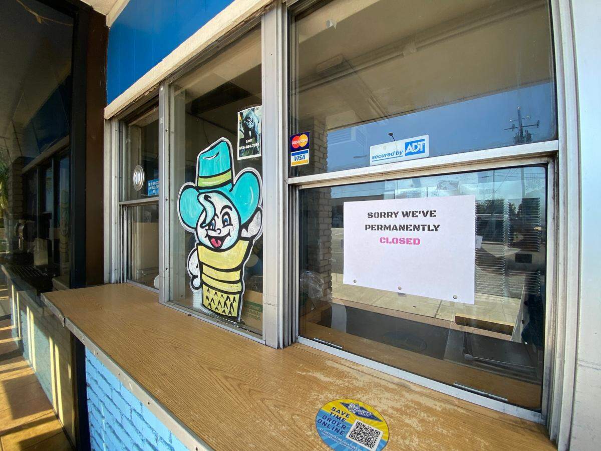 A third Fosters Freeze in the Fresno/Clovis area has closed, this one on Clovis Avenue. It follows the closures of the Blackstone Avenue restaurant and another at Palm and Bullard avenues.