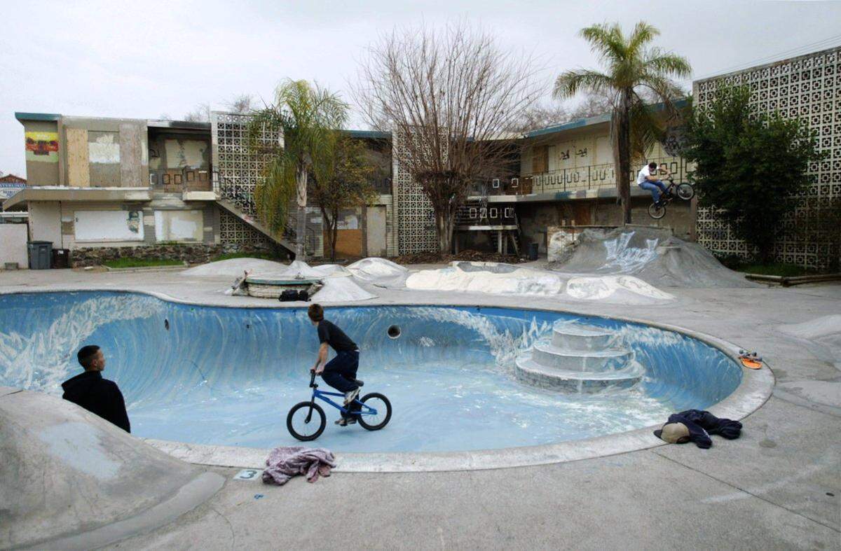 The old Vagabond Motor Hotel’s swimming pool in downtown Fresno was a favorite for BMX riders and skateboarders.