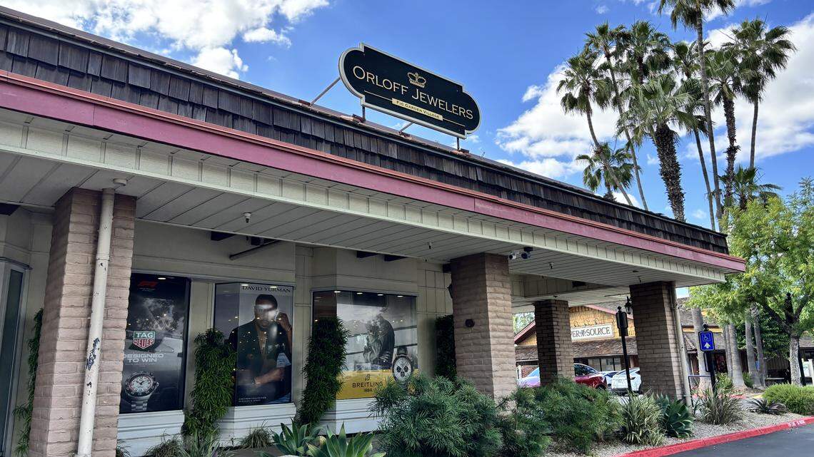 Top retail news: Fig Garden jewels & coffee; Clovis burger mainstay thrives; BBQ replaces tacos