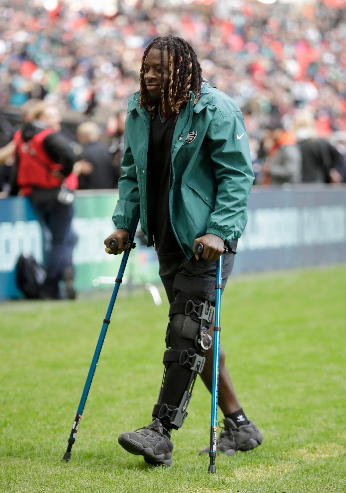 Injured Eagles running back Jay Ajayi leaves the field after watching his teammates warm up before a game against Jacksonville in London on Oct. 28.