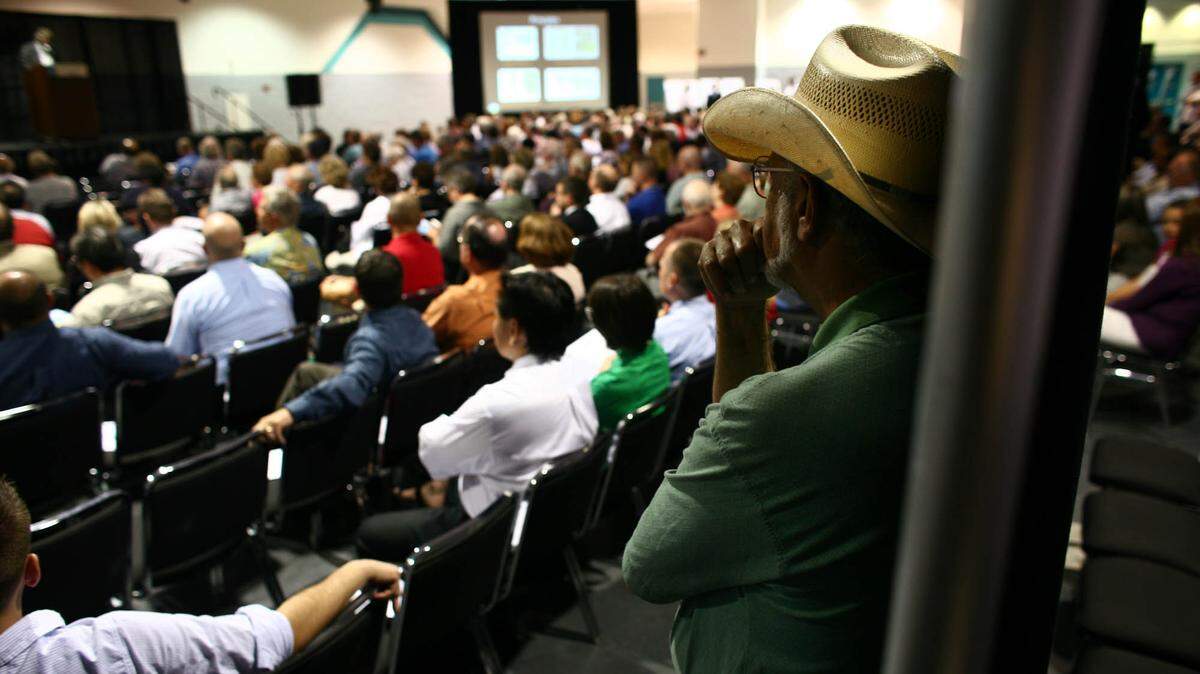 Dwayne Garabedian overlooks the crowded Fresno Convention Center during a 2008 public workshop about growth in Fresno’s southeast area. Questions about developing in the region have swirled for years.