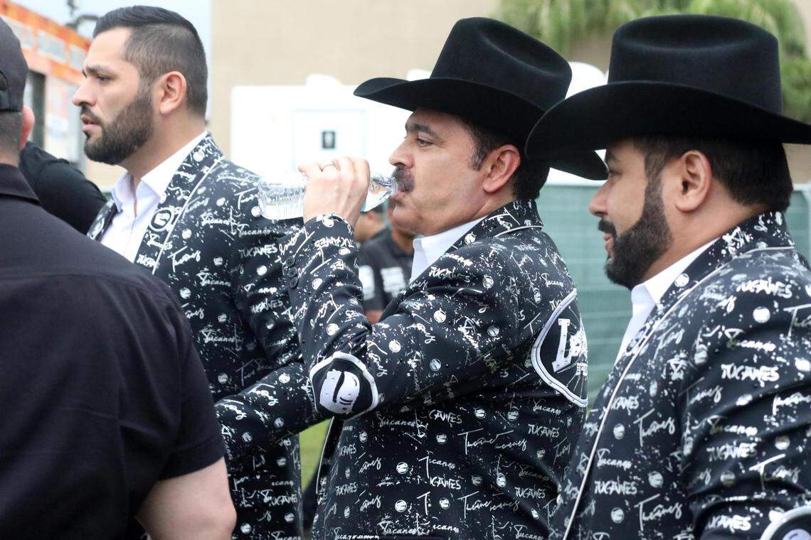 Los Tigres del Norte antes del festival MicheFest en el Granite Park en Fresno el 19 de agosto del 2023.
