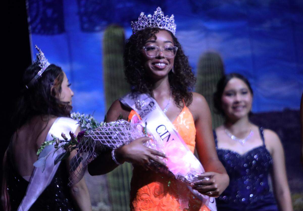 Amarii Diaz quedó en tercer lugar en el certamen Dinuba Cinco de Mayo y recibió una beca de $850.