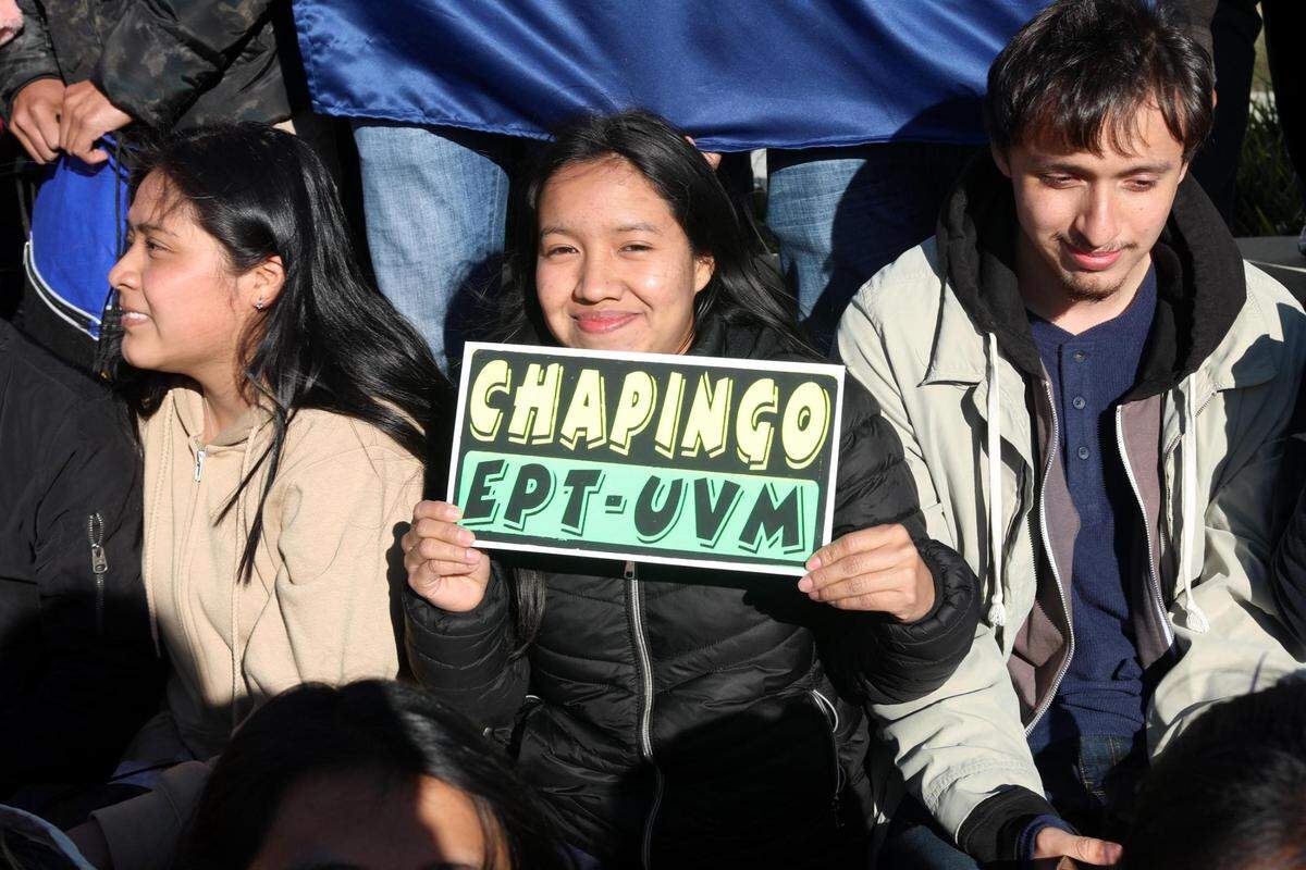 La estudiante universitaria Luz Areli Moreno Sánchez, 22 años de la Universidad Autónoma Chapingo, una de las principales instituciones agrícolas de México, visita la Universidad de California, Merced el 1 de marzo durante un viaje educativo de 10 días a los Estados Unidos.