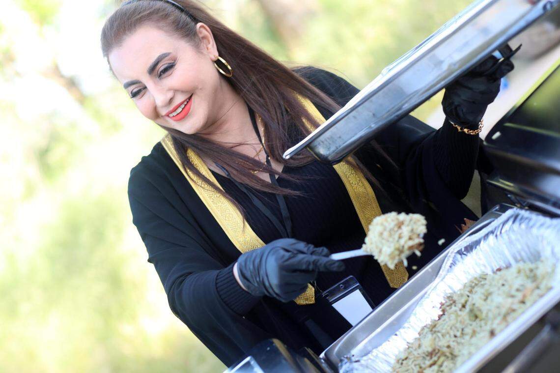 Dalya Hussein, iraquí, compartió su conocimiento culinario durante Cocina cultural: ‘el sabor del hogar: cada platillo cuenta una historia’ a finales del mes de abril en Madera.