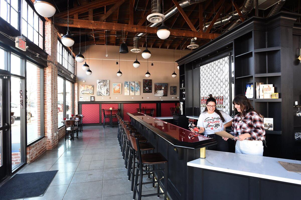 South of Shaw Beer Company has opened in the renovated 1920’s industrial building where Peerless Pumps once operated, at Amador and Broadway streets. The name is a throwback to a time when Fresno’s downtown thrived a hundred years ago, and in recognition to its comeback through revitalization, according to co-owner Douglas Dart.