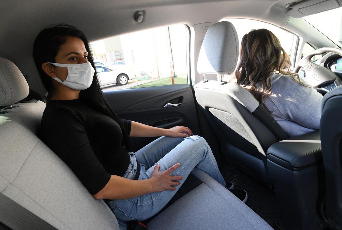 Karina Jiménez Macías vive en Biola y es una de las usuarias frecuentes de Inspiration Transportation. Este servicio le permite trabajar en Fresno y no tener que preocuparse por un transporte poco fiable.