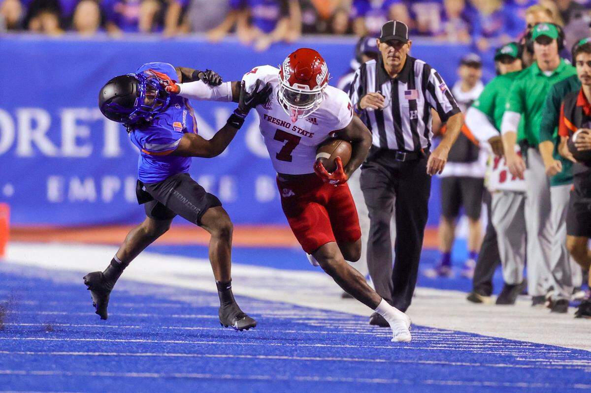 Fresno State running back Jordan Mims (7), pictured in action earlier this season, rushed for 165 yards and one touchdown in the Bulldogs’ 41-9 victory at New Mexico. Mims moved up to No. 8 on the Bulldogs’ all-time rushing list, moving past Lorenzo Neal and Dean Philpott during the victory.