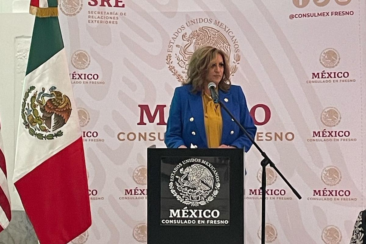 The Consulate of México in Fresno presented the Distinguished Mexicans Award to Graciela Santillan (right).