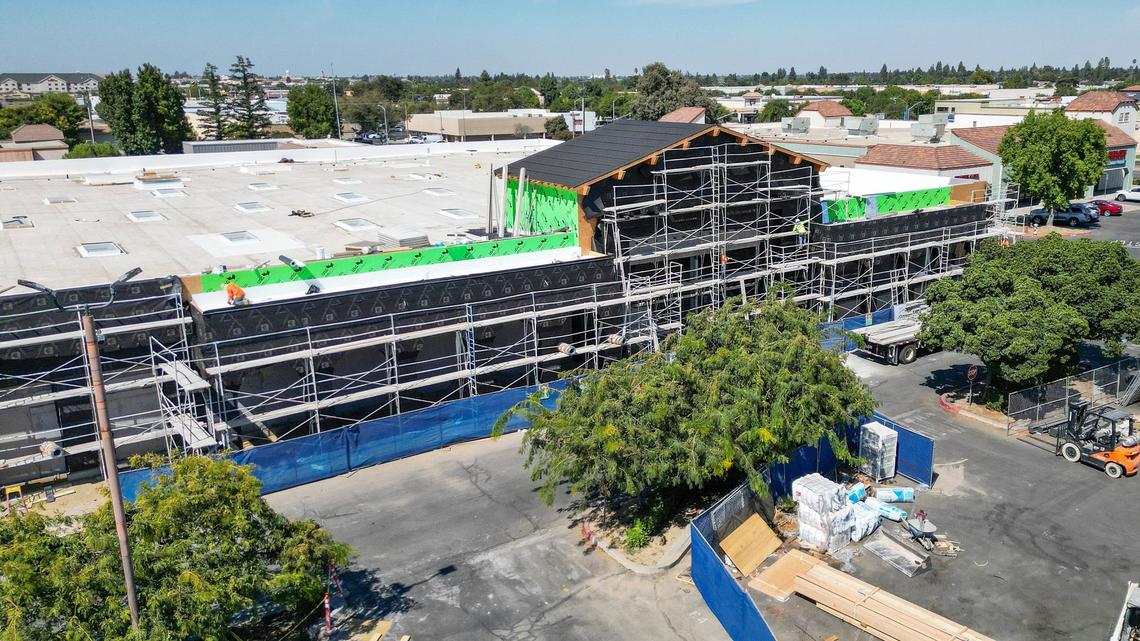 A Vallarta supermarket is shown under construction on Shaw Avenue near Villa Avenue in Clovis. Although it’s not a restaurant, Vallarta stores have eateries inside, including food available for sit-down dining and via DoorDash.