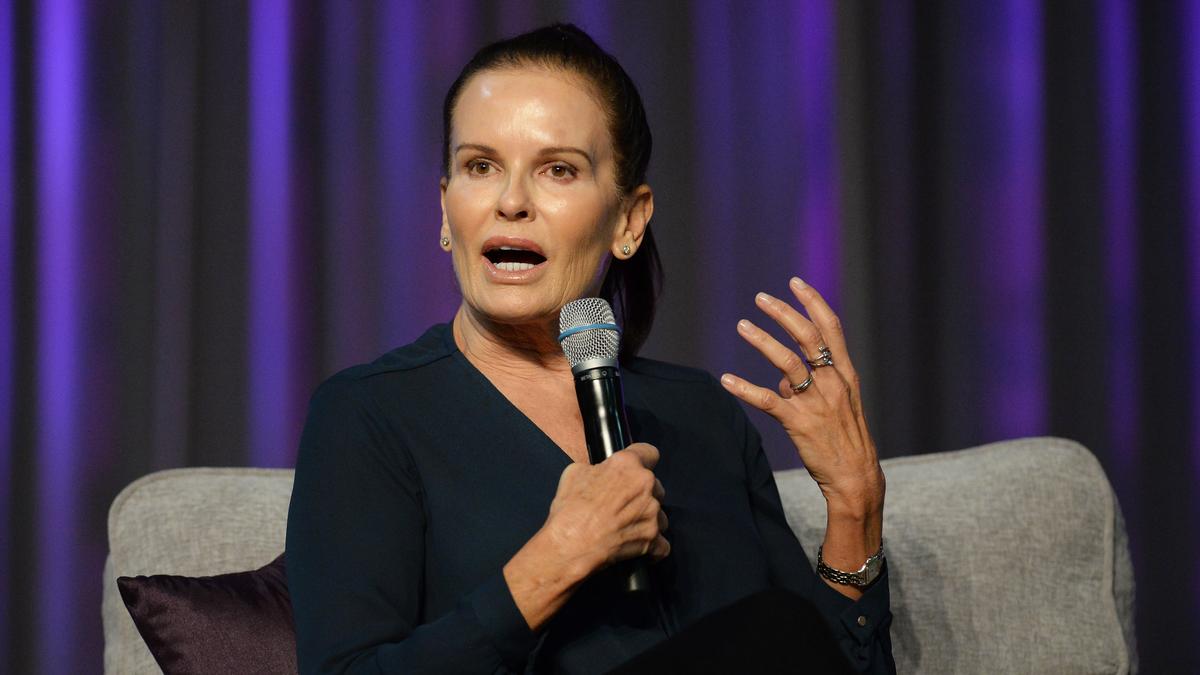 Denise Brown talks about domestic violence warning signs that her sister, Nicole Brown Simpson, encountered in her relationship with football star O.J. Simpson. Brown spoke during the Marjaree Mason Center’s 35th Annual Top 10 Professional Women and Leading Business Awards at the Fresno Convention Center on Thursday, Oct. 11, 2018.